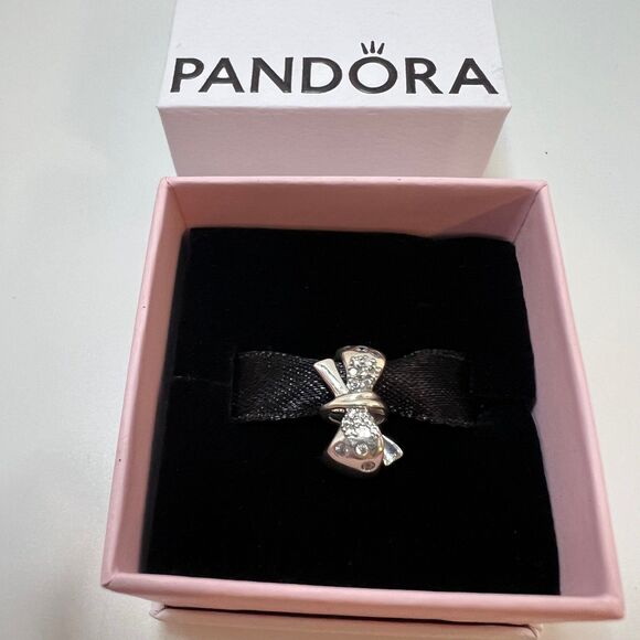 Pandora Sparkling Bow Charm - Picture 3 of 6